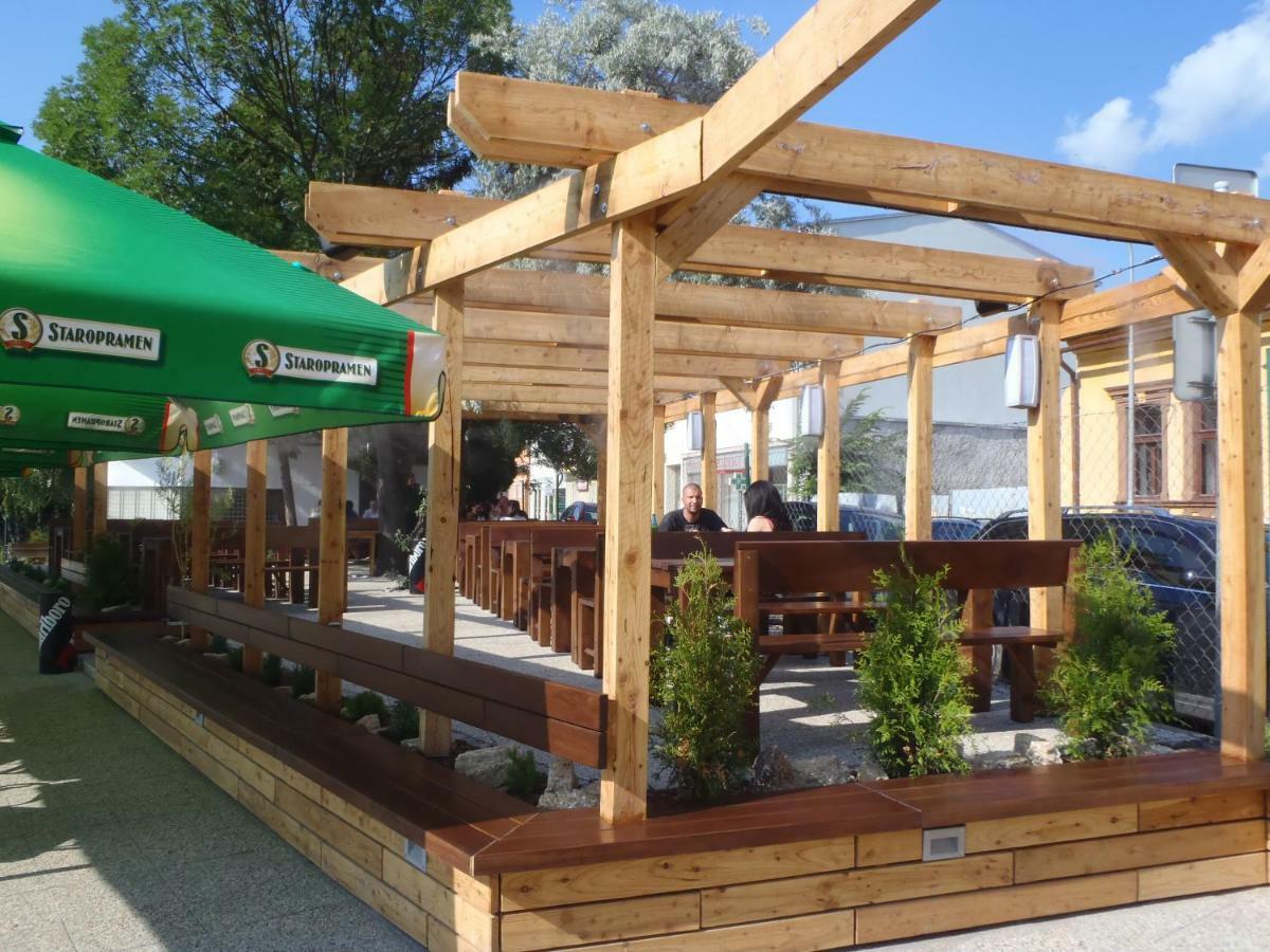 Victoria - Penzion & Restaurant Zvolen Eksteriør billede